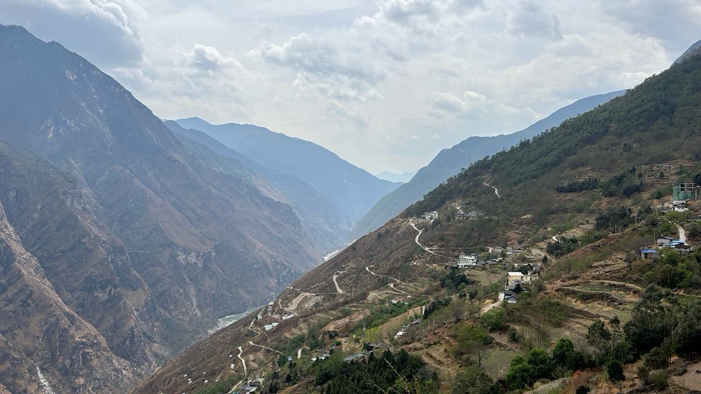 View from the Tiger Leaping Gorge trail